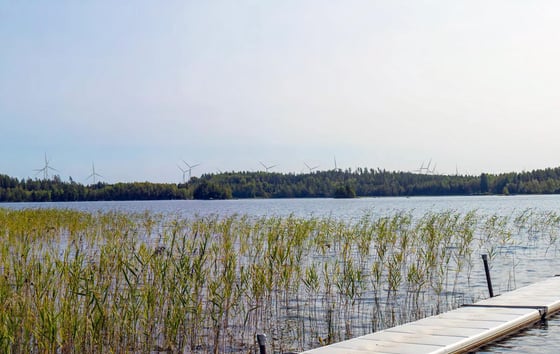 Fotomontage som visar hur vindkraftsparken Västra Tjust kan se ut från norra Hallången Fotomontage som visar hur vindkraftsparken Västra Tjust kan se ut från norra Hallången