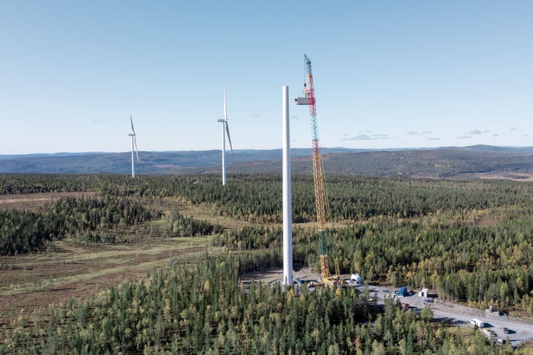 Resning av vindkraftverk i Blakliden Fäbodberget